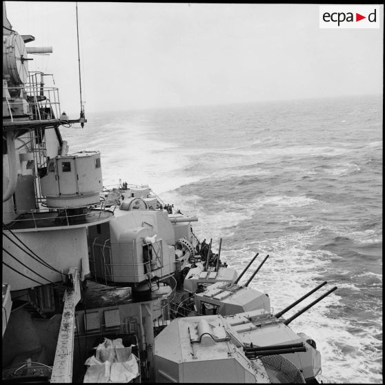L'artillerie antiaérienne du cuirassé Jean Bart.