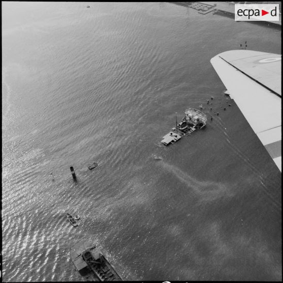 Vue aérienne de l'entrée du canal de Suez à Port-Saïd.