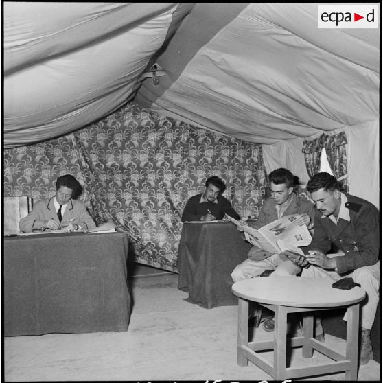La bibliothèque - salle de lecture du GM1, implanté sur la base aérienne d'Akrotiri (Chypre).
