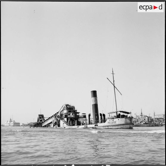Le Péluse sabordé par les autorités égyptiennes à l'entrée du canal de Suez à Port-Saïd.