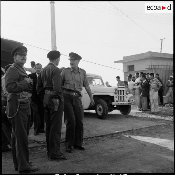 L'arrivée des voitures des observateurs de l'ONU à Port-Saïd.