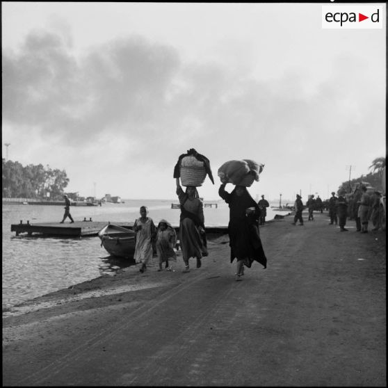 La population égyptienne reprend ses occupations à Port-Saïd.