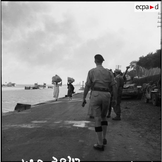 Les troupes franco-britanniques occupent Port-Saïd.