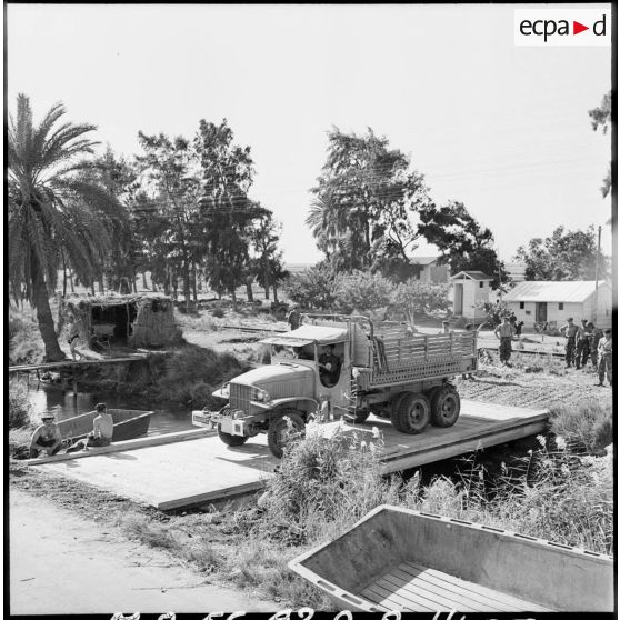 Le bivouac de la 60e CGAP à l'usine des eaux de Port-Saïd.