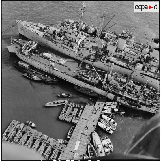 Bâtiments des marines alliées à Port-Saïd.