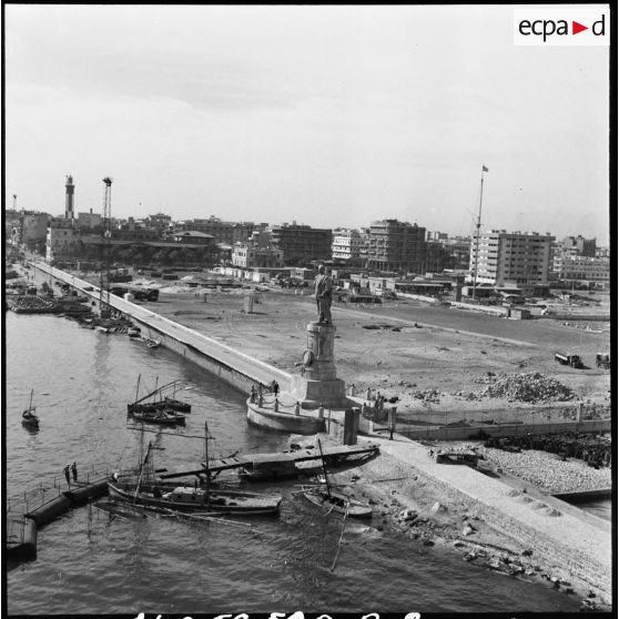 La statue de Ferdinand de Lesseps à Port-Saïd.