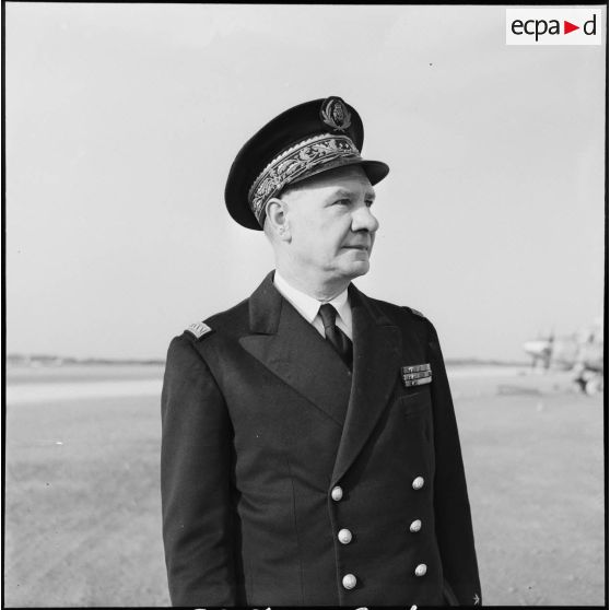 Le contre-amiral Barrière à Chypre.