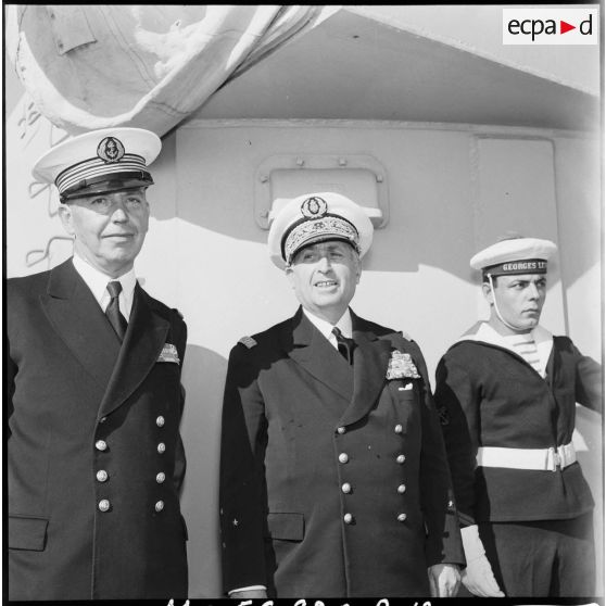 Le vice-amiral d'escadre Barjot sur le croiseur Georges Leygues en rade de Limassol.