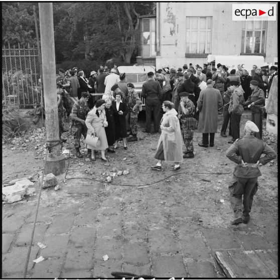 Embarquement de ressortissants français et étrangers à bord du Pasteur à Port-Saïd.