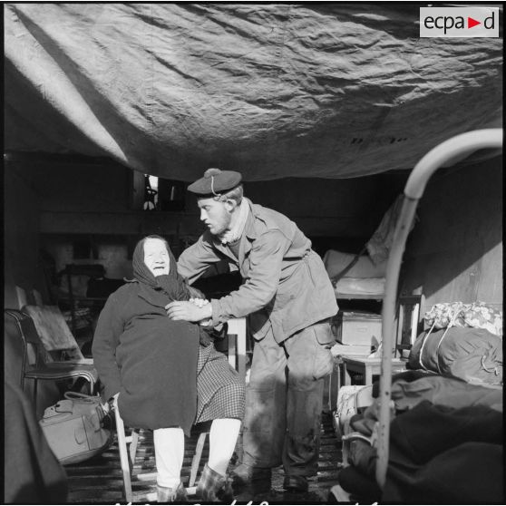 Embarquement de ressortissants français et étrangers à bord du Pasteur à Port-Saïd.