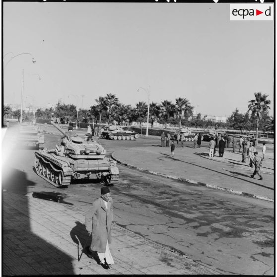 Le départ de l'escadron d'AMX-13 du 1er REP à Port-Fouad.