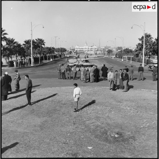 Le départ de l'escadron d'AMX-13 du 1er REP à Port-Fouad.