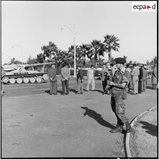 Le départ de l'escadron d'AMX-13 du 1er REP à Port-Fouad.