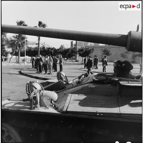 Le départ de l'escadron d'AMX-13 du 1er REP à Port-Fouad.