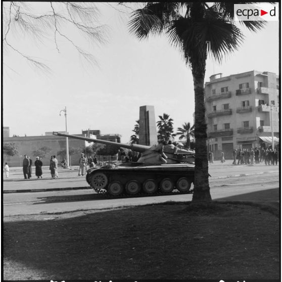 Le départ de l'escadron d'AMX-13 du 1er REP à Port-Fouad.