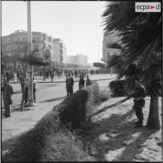 Le départ de l'escadron d'AMX-13 du 1er REP à Port-Fouad.