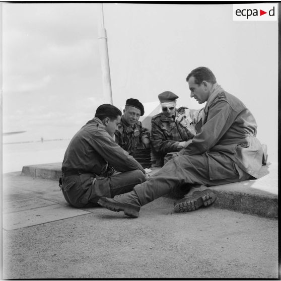 Groupe de militaires de la 32e DI lors d'une manœuvre au Maroc.