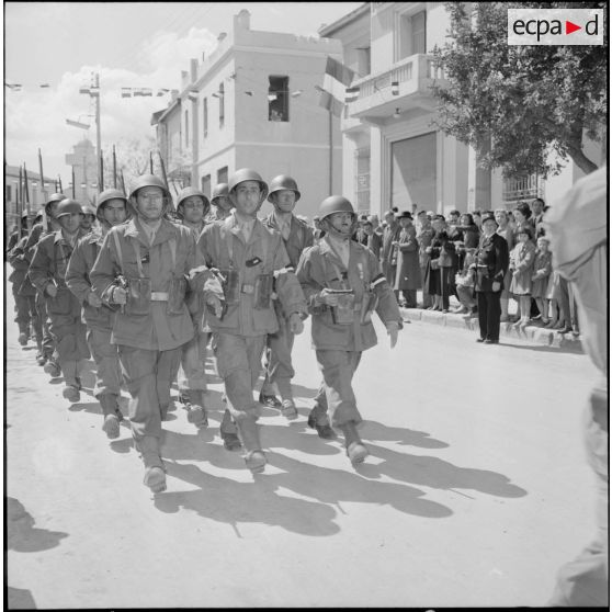 Le défilé à pied, Boghari.