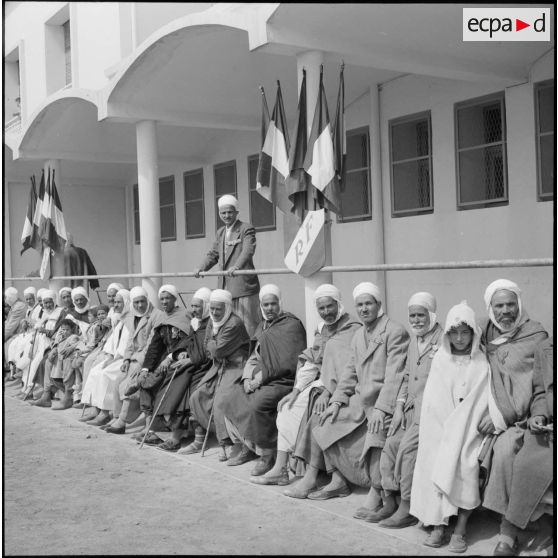 Anciens combattants algériens lors d'une cérémonie à Boghari.