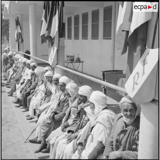Anciens combattants algériens lors d'une cérémonie à Boghari.