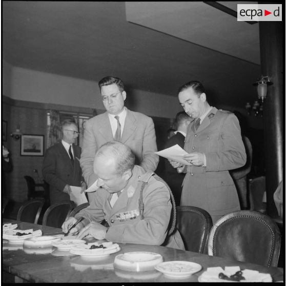 Séance de dédicace à l'hôtel Aletti.