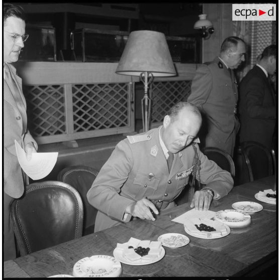 Séance de dédicace à l'hôtel Aletti.