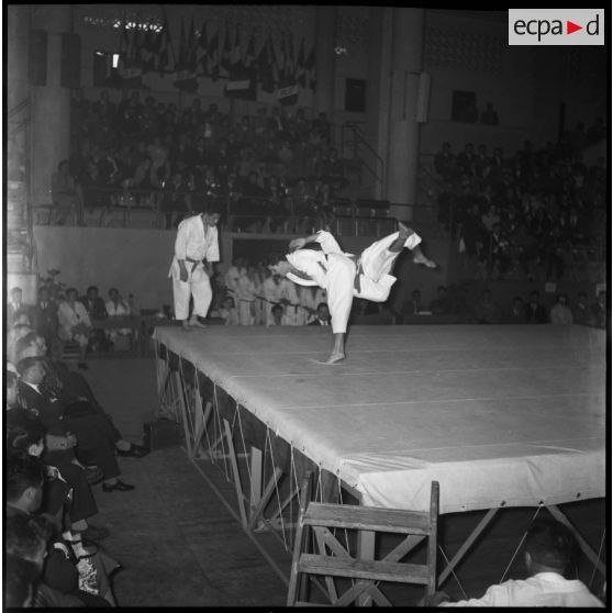 Combat de judo en Algérie.