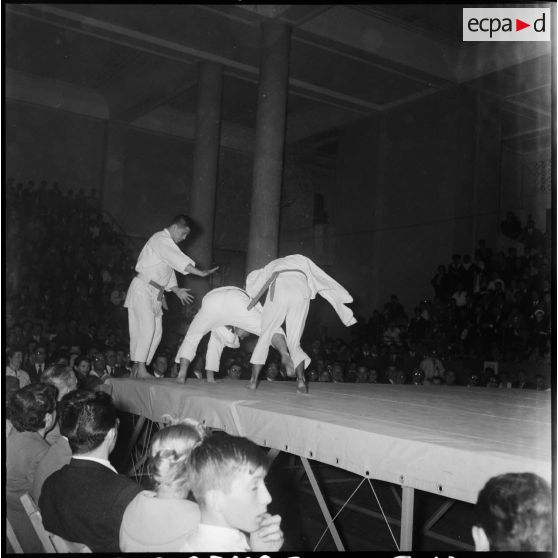 Combat de judo en Algérie.