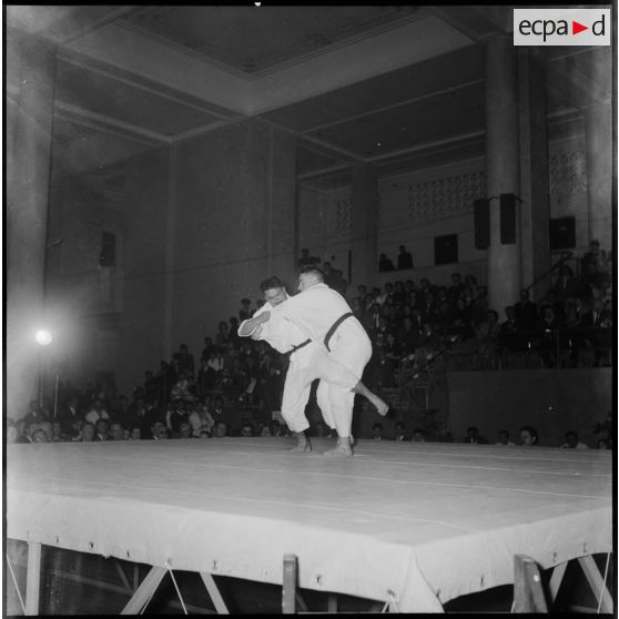 Combat de judo en Algérie.