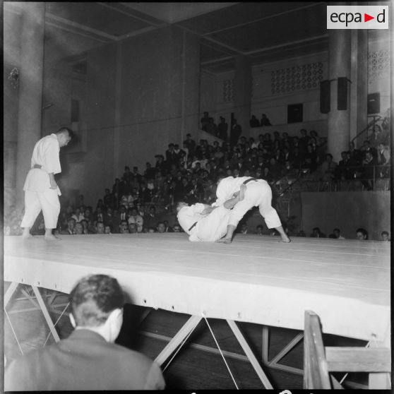 Combat de judo en Algérie.