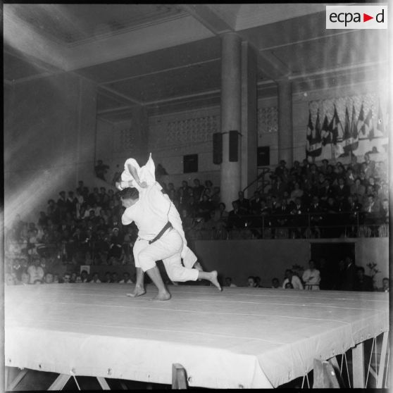 Combat de judo en Algérie.