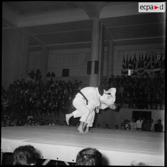 Combat de judo en Algérie.