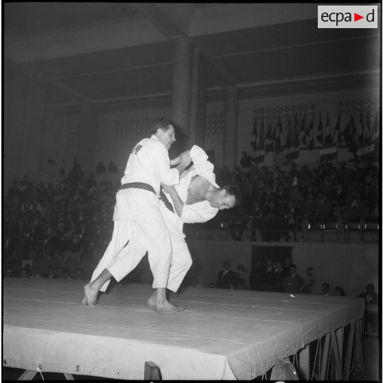 Combat de judo en Algérie.