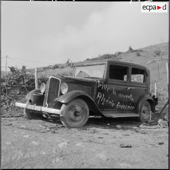 Epave d'un véhicule, secteur de Bougie.