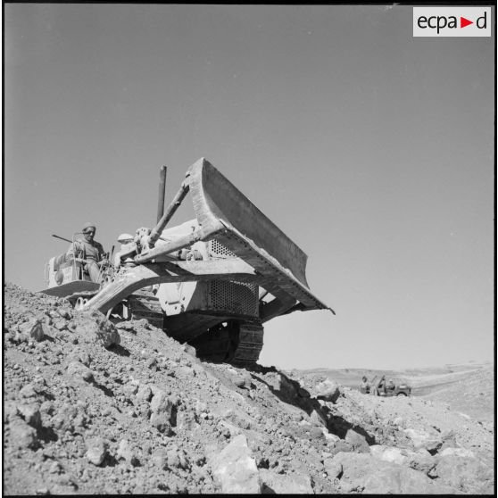 Travaux de terrassement au Djebel Aougueb.