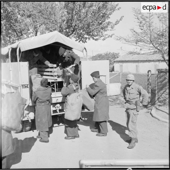 Arrivée à Ameur el Aïn d'appelés.