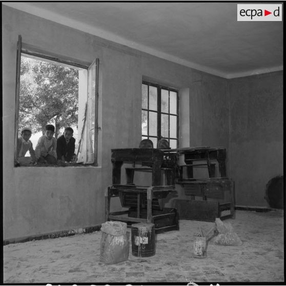 Réfection d'une salle de classe de Montebello (Sidi-Rached).