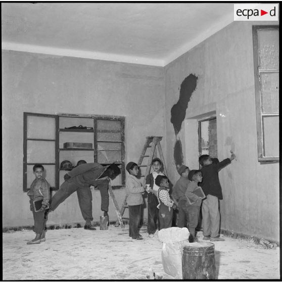 Réfection d'une salle de classe de Montebello (Sidi-Rached).