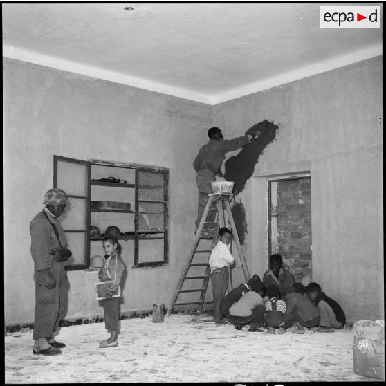 Réfection d'une salle de classe de Montebello (Sidi-Rached).
