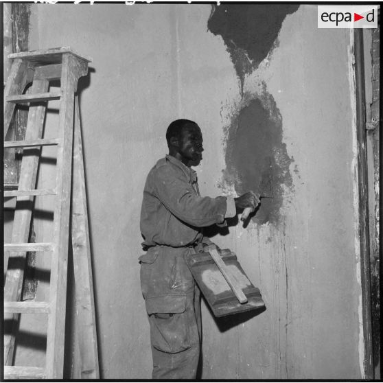 Réfection d'une salle de classe de Montebello (Sidi-Rached).