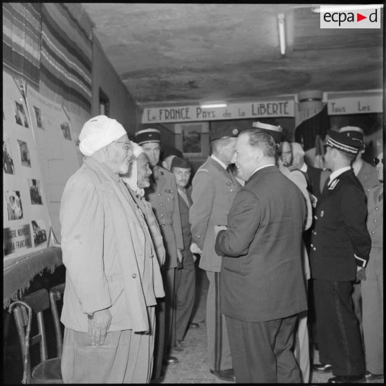 Inauguration d'une maison des anciens combattants à Maison-Carrée.
