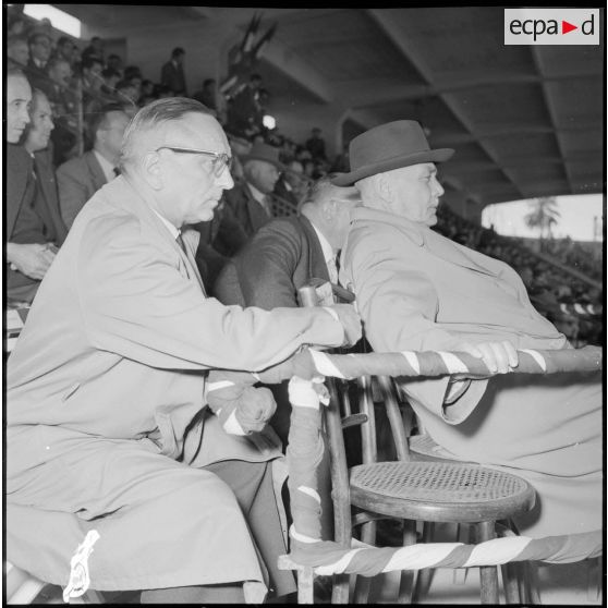 Le général Loth au stade Saint Eugène d'Alger.