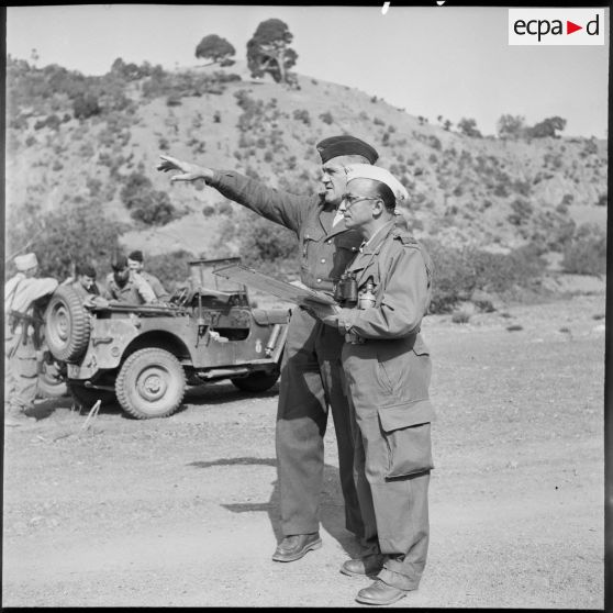 Les commandants Cayelle et Rouy.