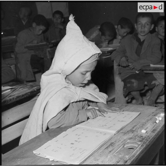 Leçon de lecture, école de Batna.