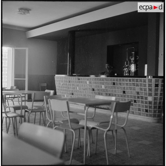 Vue intérieure du bar de la maison du combattant de Maison-Carrée.