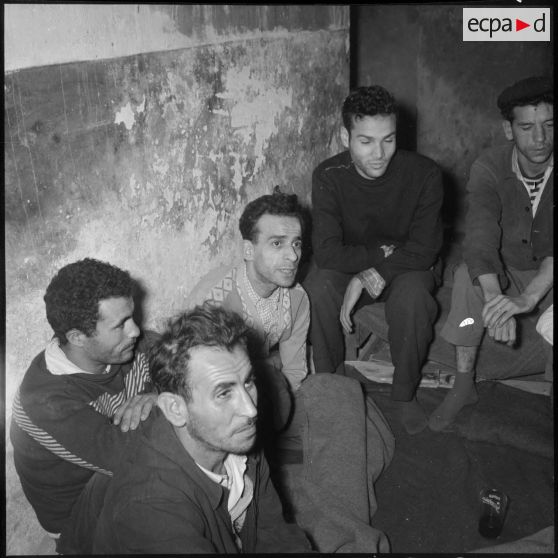 Un groupe de travailleurs algériens.