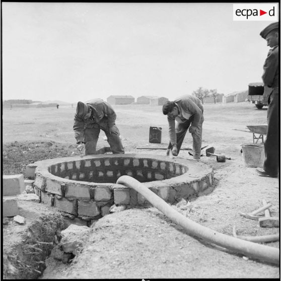 Construction d'un puits à Sidi-Chaïb.
