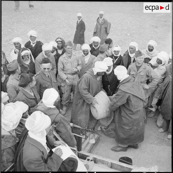 Distribution de blé à Sidi-Chaïb.