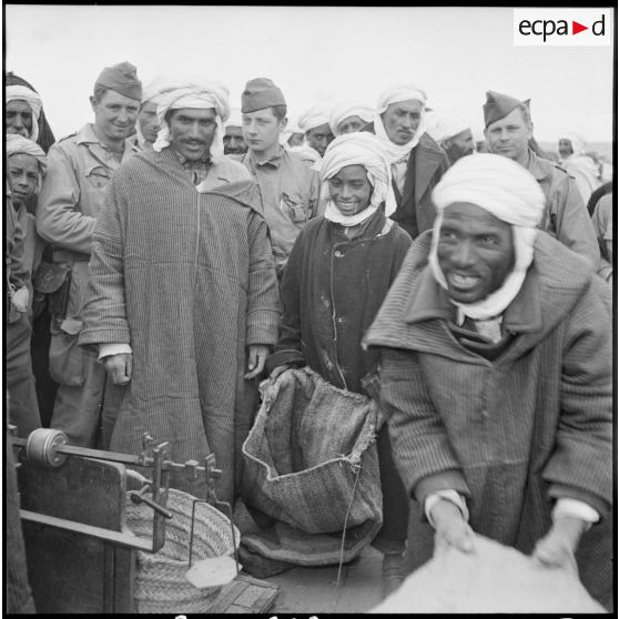 Distribution de blé à Sidi-Chaïb.