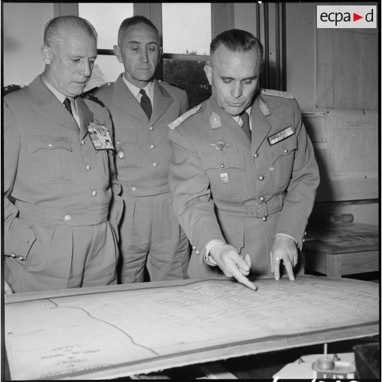 Visite des ateliers techniques du centre d'instruction de l'arme blindée et cavalerie (CIABC) au camp du Lido (Fort de l'Eau).